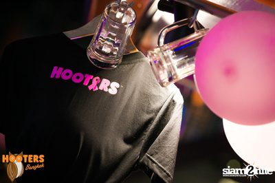 Saturday Night at Hooters Bangkok, Sukhumvit Soi 15 — photo 30