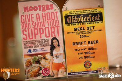 Saturday Night at Hooters Bangkok, Sukhumvit Soi 15 — photo 83