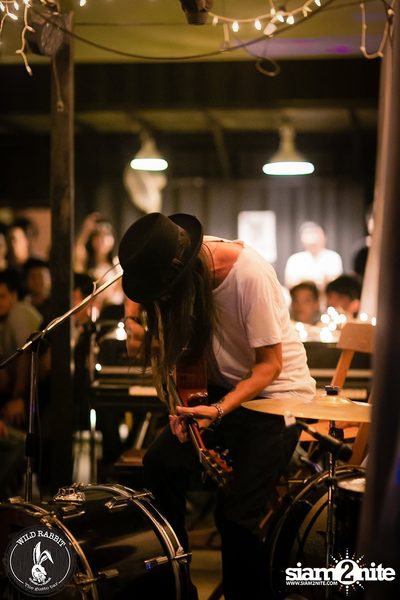 คอนเสิร์ต Greasy Cafe ที่ ไวลด์ แรบบิท, พหลโยธิน ซอย 19/1 — photo 136