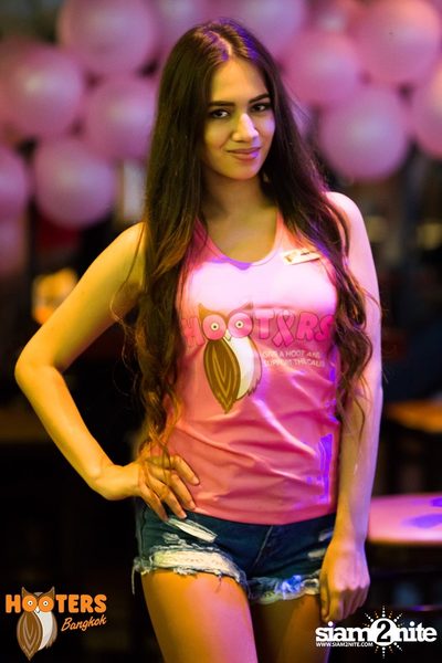 Friday Night at Hooters Bangkok, Sukhumvit Soi 15 — photo 79