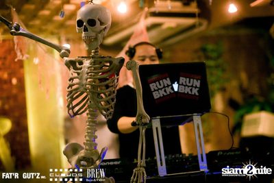 Seenspace Invasion ที่ร้าน Clouds, Fat'R Gut'z และ BREW Beers & Ciders — photo 8