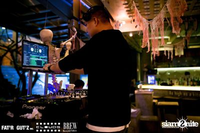Seenspace Invasion ที่ร้าน Clouds, Fat'R Gut'z และ BREW Beers & Ciders — photo 29