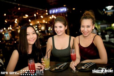 Seenspace Invasion ที่ร้าน Clouds, Fat'R Gut'z และ BREW Beers & Ciders — photo 36