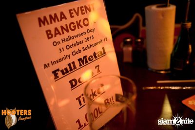 Friday Night at Hooters Bangkok, Sukhumvit Soi 15 — photo 8