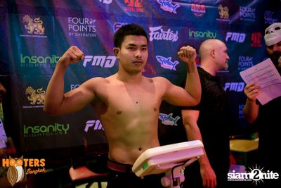 Friday Night at Hooters Bangkok, Sukhumvit Soi 15 — photo 60