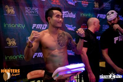 Friday Night at Hooters Bangkok, Sukhumvit Soi 15 — photo 68