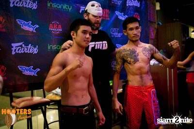 Friday Night at Hooters Bangkok, Sukhumvit Soi 15 — photo 99
