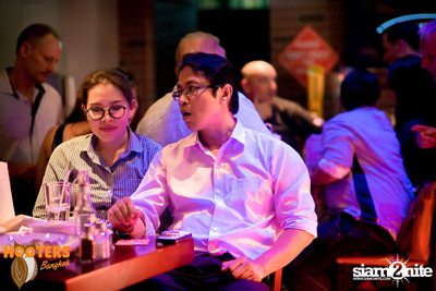 Friday Night at Hooters Bangkok, Sukhumvit Soi 15 — photo 113