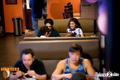 Friday Night at Hooters Bangkok, Sukhumvit Soi 15 — photo 132