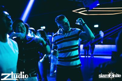 Grey Goose นำเสนอ TGIF : Cosmic Gate ที่ สตูดิโอ ไลฟ์ ฮอลล์ — photo 10