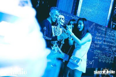 Grey Goose นำเสนอ TGIF : Cosmic Gate ที่ สตูดิโอ ไลฟ์ ฮอลล์ — photo 11