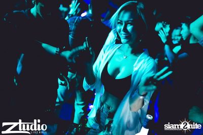 Grey Goose นำเสนอ TGIF : Cosmic Gate ที่ สตูดิโอ ไลฟ์ ฮอลล์ — photo 13