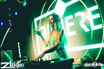 Grey Goose นำเสนอ TGIF : Cosmic Gate ที่ สตูดิโอ ไลฟ์ ฮอลล์ — photo 15