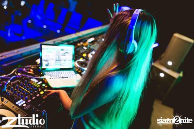 Grey Goose นำเสนอ TGIF : Cosmic Gate ที่ สตูดิโอ ไลฟ์ ฮอลล์ — photo 19