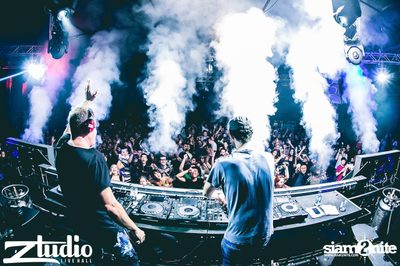 Grey Goose นำเสนอ TGIF : Cosmic Gate ที่ สตูดิโอ ไลฟ์ ฮอลล์ — photo 35