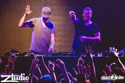 Grey Goose นำเสนอ TGIF : Cosmic Gate ที่ สตูดิโอ ไลฟ์ ฮอลล์ — photo 40
