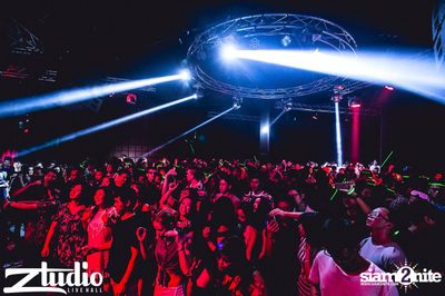 Grey Goose นำเสนอ TGIF : Cosmic Gate ที่ สตูดิโอ ไลฟ์ ฮอลล์ — photo 73