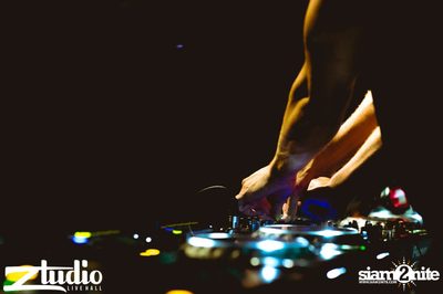 Grey Goose นำเสนอ TGIF : Cosmic Gate ที่ สตูดิโอ ไลฟ์ ฮอลล์ — photo 94
