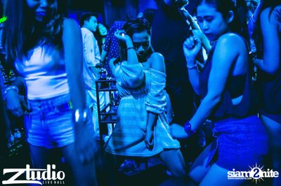 Grey Goose นำเสนอ TGIF : Cosmic Gate ที่ สตูดิโอ ไลฟ์ ฮอลล์ — photo 155