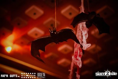Seenspace Halloween ที่ คลาดส์, แฟตร์ กัตส์ และบริว — photo 2