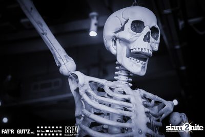 Seenspace Halloween ที่ คลาดส์, แฟตร์ กัตส์ และบริว — photo 3