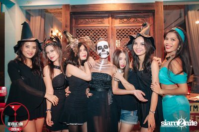 Dizneey Trash Halloween Party at Revolucion Cocktail Bangkok — photo 13