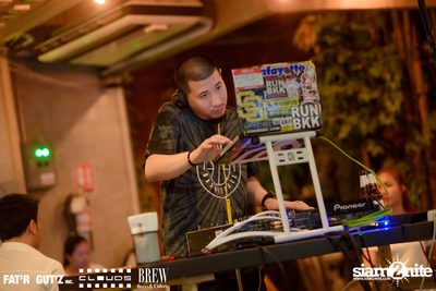 Seenspace Invasion ที่ร้าน Clouds, Fat'R Gut'z และ BREW Beers & Ciders — photo 38