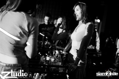 Grey Goose นำเสนอ TGIF : Sidney Samson ที่ สตูดิโอ ไลฟ์ ฮอลล์ — photo 9