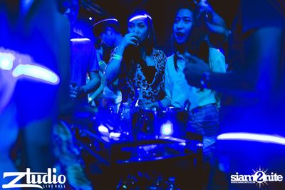 Grey Goose นำเสนอ TGIF : Sidney Samson ที่ สตูดิโอ ไลฟ์ ฮอลล์ — photo 11