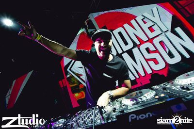 Grey Goose นำเสนอ TGIF : Sidney Samson ที่ สตูดิโอ ไลฟ์ ฮอลล์ — photo 37