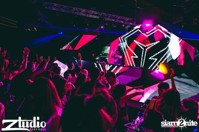 Grey Goose นำเสนอ TGIF : Sidney Samson ที่ สตูดิโอ ไลฟ์ ฮอลล์ — photo 71