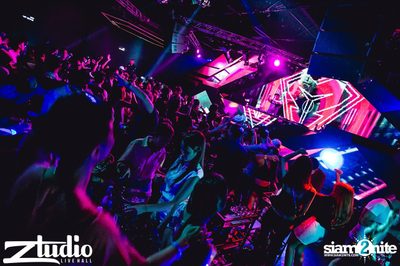 Grey Goose นำเสนอ TGIF : Sidney Samson ที่ สตูดิโอ ไลฟ์ ฮอลล์ — photo 72