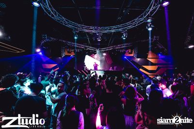 Grey Goose นำเสนอ TGIF : Sidney Samson ที่ สตูดิโอ ไลฟ์ ฮอลล์ — photo 73