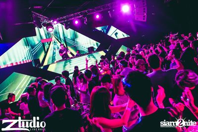 Grey Goose นำเสนอ TGIF : Sidney Samson ที่ สตูดิโอ ไลฟ์ ฮอลล์ — photo 75