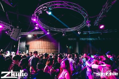 Grey Goose นำเสนอ TGIF : Sidney Samson ที่ สตูดิโอ ไลฟ์ ฮอลล์ — photo 77