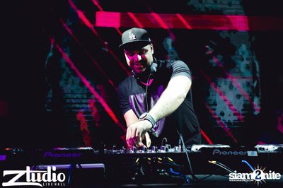 Grey Goose นำเสนอ TGIF : Sidney Samson ที่ สตูดิโอ ไลฟ์ ฮอลล์ — photo 79