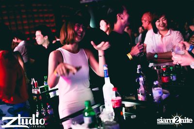 Grey Goose นำเสนอ TGIF : Sidney Samson ที่ สตูดิโอ ไลฟ์ ฮอลล์ — photo 82