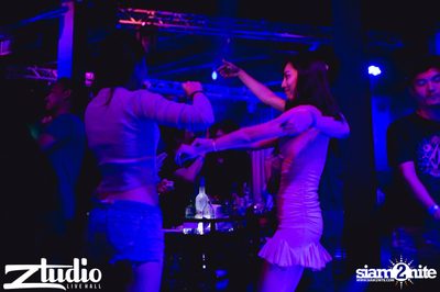 Grey Goose นำเสนอ TGIF : Sidney Samson ที่ สตูดิโอ ไลฟ์ ฮอลล์ — photo 84