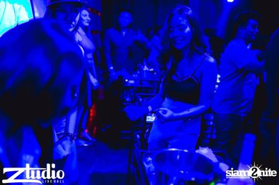 Grey Goose นำเสนอ TGIF : Sidney Samson ที่ สตูดิโอ ไลฟ์ ฮอลล์ — photo 100