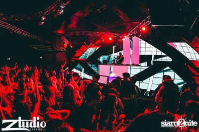 Grey Goose นำเสนอ TGIF : Sidney Samson ที่ สตูดิโอ ไลฟ์ ฮอลล์ — photo 120