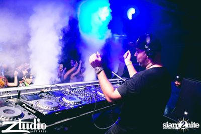 Grey Goose นำเสนอ TGIF : Sidney Samson ที่ สตูดิโอ ไลฟ์ ฮอลล์ — photo 135