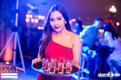 Dancing Under The Stars กับ DJ Neon ที่ อโบฟ อีเลฟเว่น — photo 4