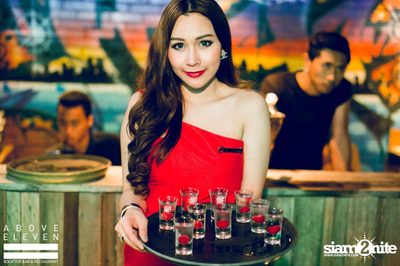 Dancing Under The Stars กับ DJ Neon ที่ อโบฟ อีเลฟเว่น — photo 11