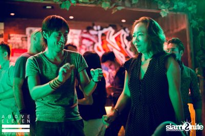 Dancing Under The Stars กับ DJ Neon ที่ อโบฟ อีเลฟเว่น — photo 31