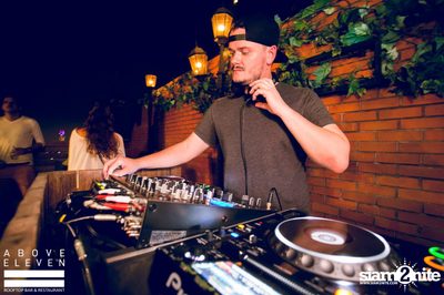 Dancing Under The Stars กับ DJ Neon ที่ อโบฟ อีเลฟเว่น — photo 83