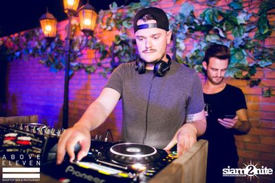 Dancing Under The Stars กับ DJ Neon ที่ อโบฟ อีเลฟเว่น — photo 86