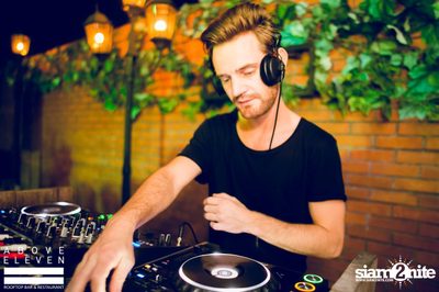 Dancing Under The Stars กับ DJ Neon ที่ อโบฟ อีเลฟเว่น — photo 110