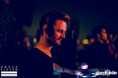 Dancing Under The Stars กับ DJ Neon ที่ อโบฟ อีเลฟเว่น — photo 126