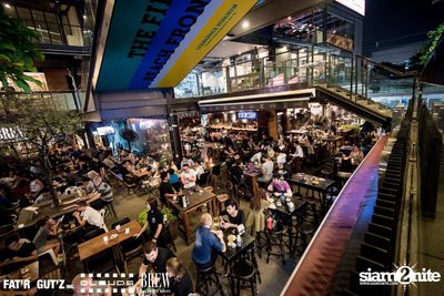 Seenspace Invasion ที่ร้าน Clouds, Fat'R Gut'z และ BREW Beers & Ciders — photo 5