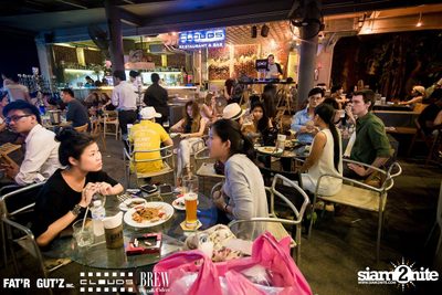 Seenspace Invasion ที่ร้าน Clouds, Fat'R Gut'z และ BREW Beers & Ciders — photo 1